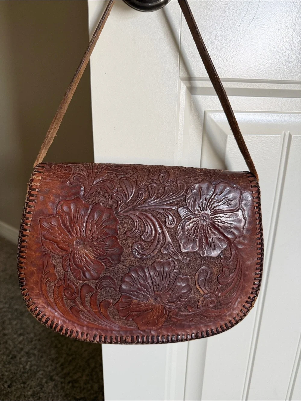 Vintage 70s Tooled Leather Floral Crossbody Purse 🤎 Western Boho